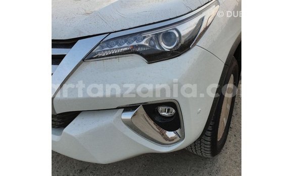 Nunua Imported Toyota Fortuner Nyeupe Gari ndani ya Import - Dubai nchini Arusha Nunua Imported Toyota Fortuner Nyeupe Gari ndani ya Import - Dubai nchini Arusha