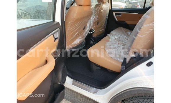 Nunua Imported Toyota Fortuner Nyeupe Gari ndani ya Import - Dubai nchini Arusha Nunua Imported Toyota Fortuner Nyeupe Gari ndani ya Import - Dubai nchini Arusha