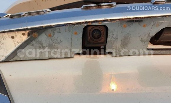 Nunua Imported Toyota Fortuner Nyeupe Gari ndani ya Import - Dubai nchini Arusha Nunua Imported Toyota Fortuner Nyeupe Gari ndani ya Import - Dubai nchini Arusha