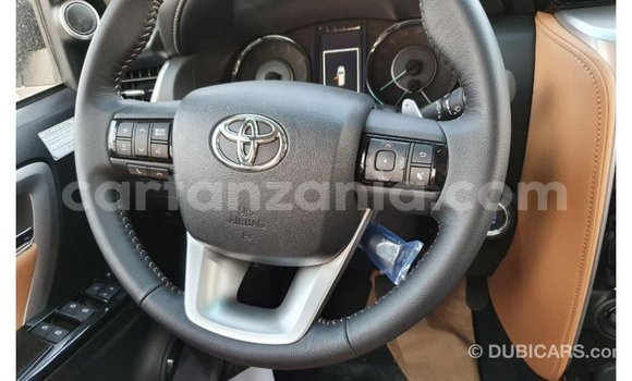 Nunua Imported Toyota Fortuner Nyeupe Gari ndani ya Import - Dubai nchini Arusha Nunua Imported Toyota Fortuner Nyeupe Gari ndani ya Import - Dubai nchini Arusha
