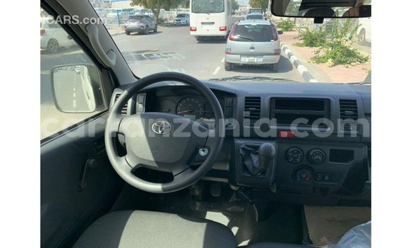 Nunua Imported Toyota Hiace Nyeupe Gari ndani ya Import - Dubai nchini Arusha Nunua Imported Toyota Hiace Nyeupe Gari ndani ya Import - Dubai nchini Arusha