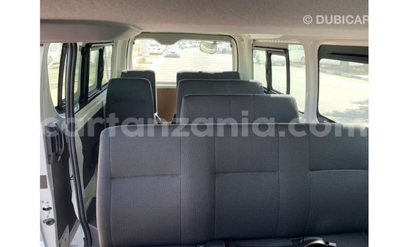 Nunua Imported Toyota Hiace Nyeupe Gari ndani ya Import - Dubai nchini Arusha Nunua Imported Toyota Hiace Nyeupe Gari ndani ya Import - Dubai nchini Arusha