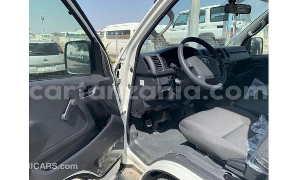 Nunua Imported Toyota Hiace Nyeupe Gari ndani ya Import - Dubai nchini Arusha Nunua Imported Toyota Hiace Nyeupe Gari ndani ya Import - Dubai nchini Arusha