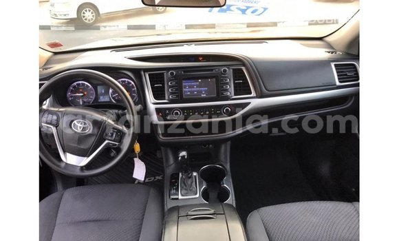 Nunua Imported Toyota Highlander Nyeusi Gari ndani ya Import - Dubai nchini Arusha Nunua Imported Toyota Highlander Nyeusi Gari ndani ya Import - Dubai nchini Arusha