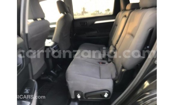 Nunua Imported Toyota Highlander Nyeusi Gari ndani ya Import - Dubai nchini Arusha Nunua Imported Toyota Highlander Nyeusi Gari ndani ya Import - Dubai nchini Arusha