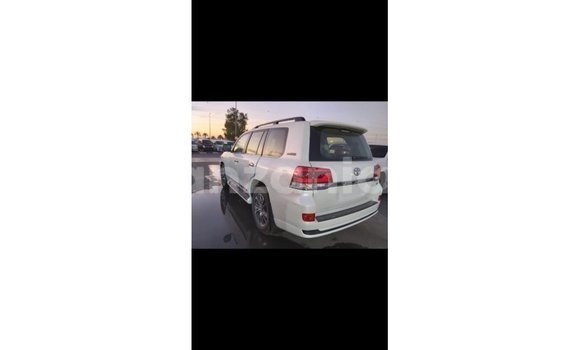 Buy Import Toyota Land Cruiser White Car in Import - Dubai in Arusha Buy Import Toyota Land Cruiser White Car in Import - Dubai in Arusha