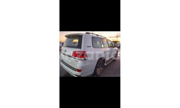 Buy Import Toyota Land Cruiser White Car in Import - Dubai in Arusha Buy Import Toyota Land Cruiser White Car in Import - Dubai in Arusha