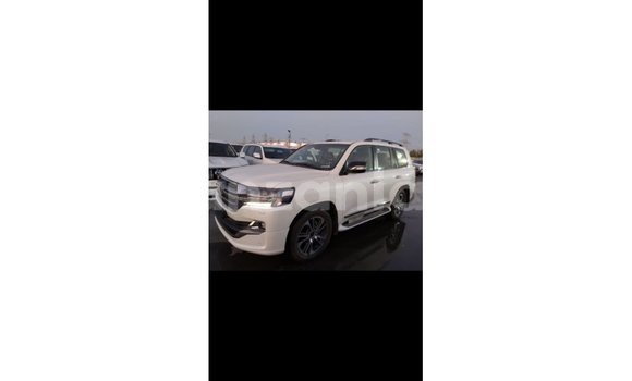 Buy Import Toyota Land Cruiser White Car in Import - Dubai in Arusha Buy Import Toyota Land Cruiser White Car in Import - Dubai in Arusha