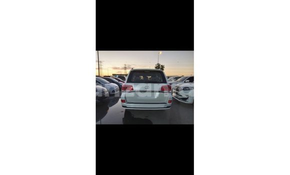 Buy Import Toyota Land Cruiser White Car in Import - Dubai in Arusha Buy Import Toyota Land Cruiser White Car in Import - Dubai in Arusha