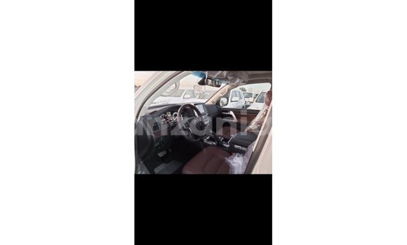 Buy Import Toyota Land Cruiser White Car in Import - Dubai in Arusha Buy Import Toyota Land Cruiser White Car in Import - Dubai in Arusha