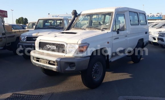 Nunua Imported Toyota Land Cruiser Nyeupe Gari ndani ya Import - Dubai nchini Arusha Nunua Imported Toyota Land Cruiser Nyeupe Gari ndani ya Import - Dubai nchini Arusha