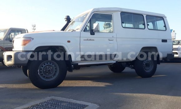 Nunua Imported Toyota Land Cruiser Nyeupe Gari ndani ya Import - Dubai nchini Arusha Nunua Imported Toyota Land Cruiser Nyeupe Gari ndani ya Import - Dubai nchini Arusha