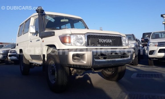 Nunua Imported Toyota Land Cruiser Nyeupe Gari ndani ya Import - Dubai nchini Arusha Nunua Imported Toyota Land Cruiser Nyeupe Gari ndani ya Import - Dubai nchini Arusha