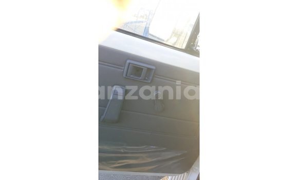 Nunua Imported Toyota Land Cruiser Nyeupe Gari ndani ya Import - Dubai nchini Arusha Nunua Imported Toyota Land Cruiser Nyeupe Gari ndani ya Import - Dubai nchini Arusha