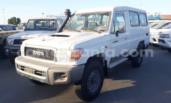 Nunua Imported Toyota Land Cruiser Nyeupe Gari ndani ya Import - Dubai nchini Arusha Nunua Imported Toyota Land Cruiser Nyeupe Gari ndani ya Import - Dubai nchini Arusha