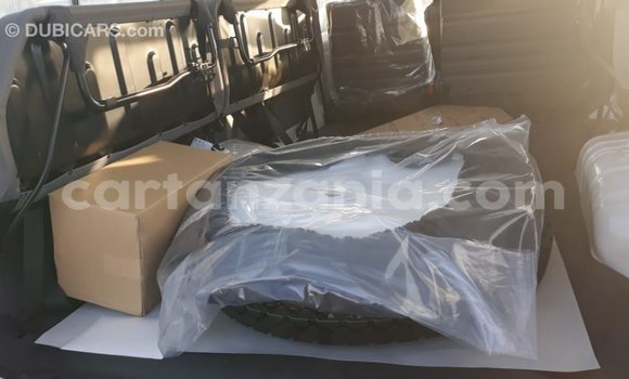 Nunua Imported Toyota Land Cruiser Nyeupe Gari ndani ya Import - Dubai nchini Arusha Nunua Imported Toyota Land Cruiser Nyeupe Gari ndani ya Import - Dubai nchini Arusha