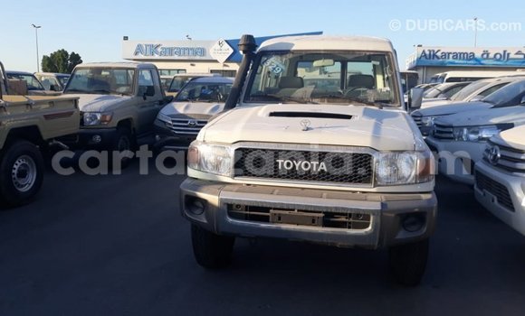 Nunua Imported Toyota Land Cruiser Nyeupe Gari ndani ya Import - Dubai nchini Arusha Nunua Imported Toyota Land Cruiser Nyeupe Gari ndani ya Import - Dubai nchini Arusha