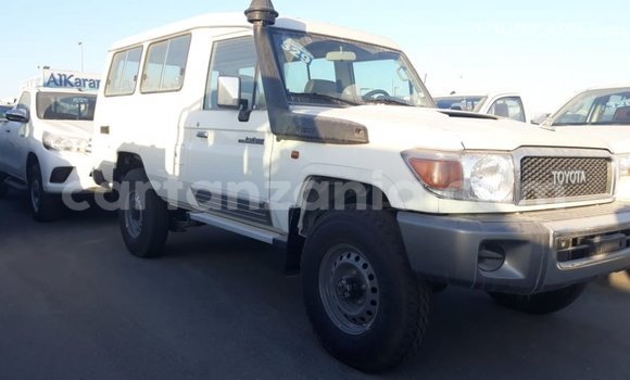 Nunua Imported Toyota Land Cruiser Nyeupe Gari ndani ya Import - Dubai nchini Arusha Nunua Imported Toyota Land Cruiser Nyeupe Gari ndani ya Import - Dubai nchini Arusha