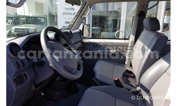 Nunua Imported Toyota Land Cruiser Nyeupe Gari ndani ya Import - Dubai nchini Arusha Nunua Imported Toyota Land Cruiser Nyeupe Gari ndani ya Import - Dubai nchini Arusha