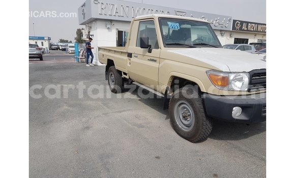 Nunua Imported Toyota Land Cruiser Beige Gari ndani ya Import - Dubai nchini Arusha Nunua Imported Toyota Land Cruiser Beige Gari ndani ya Import - Dubai nchini Arusha