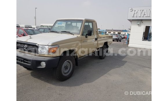 Nunua Imported Toyota Land Cruiser Beige Gari ndani ya Import - Dubai nchini Arusha Nunua Imported Toyota Land Cruiser Beige Gari ndani ya Import - Dubai nchini Arusha