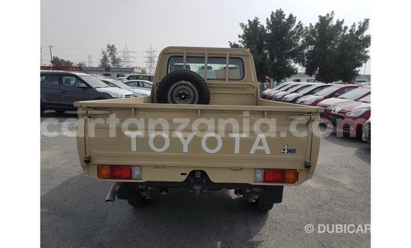 Nunua Imported Toyota Land Cruiser Beige Gari ndani ya Import - Dubai nchini Arusha Nunua Imported Toyota Land Cruiser Beige Gari ndani ya Import - Dubai nchini Arusha
