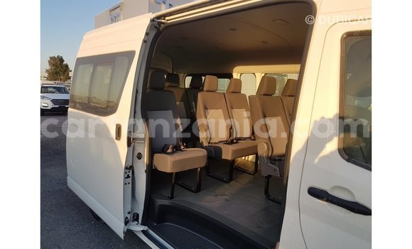 Nunua Imported Toyota Hiace Nyeupe Gari ndani ya Import - Dubai nchini Arusha Nunua Imported Toyota Hiace Nyeupe Gari ndani ya Import - Dubai nchini Arusha