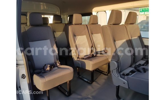Nunua Imported Toyota Hiace Nyeupe Gari ndani ya Import - Dubai nchini Arusha Nunua Imported Toyota Hiace Nyeupe Gari ndani ya Import - Dubai nchini Arusha