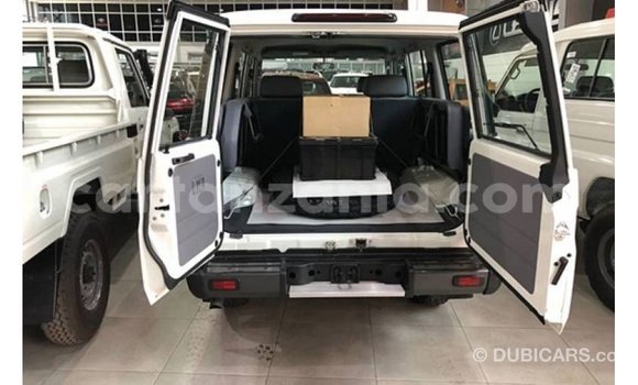 Nunua Imported Toyota Land Cruiser Nyeupe Gari ndani ya Import - Dubai nchini Arusha Nunua Imported Toyota Land Cruiser Nyeupe Gari ndani ya Import - Dubai nchini Arusha