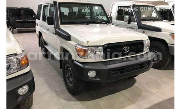 Nunua Imported Toyota Land Cruiser Nyeupe Gari ndani ya Import - Dubai nchini Arusha Nunua Imported Toyota Land Cruiser Nyeupe Gari ndani ya Import - Dubai nchini Arusha