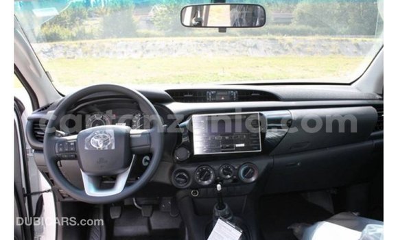 Nunua Imported Toyota Hilux Nyeupe Gari ndani ya Import - Dubai nchini Arusha Nunua Imported Toyota Hilux Nyeupe Gari ndani ya Import - Dubai nchini Arusha