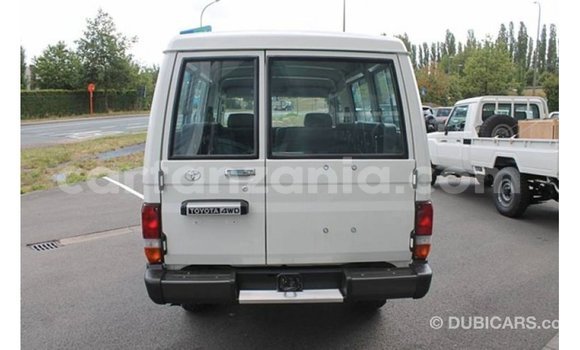 Buy Import Toyota Land Cruiser White Car in Import - Dubai in Arusha Buy Import Toyota Land Cruiser White Car in Import - Dubai in Arusha