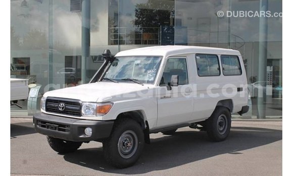 Buy Import Toyota Land Cruiser White Car in Import - Dubai in Arusha Buy Import Toyota Land Cruiser White Car in Import - Dubai in Arusha