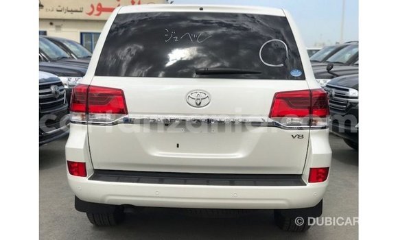 Nunua Imported Toyota Land Cruiser Nyeupe Gari ndani ya Import - Dubai nchini Arusha Nunua Imported Toyota Land Cruiser Nyeupe Gari ndani ya Import - Dubai nchini Arusha