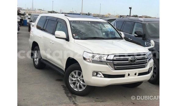 Nunua Imported Toyota Land Cruiser Nyeupe Gari ndani ya Import - Dubai nchini Arusha Nunua Imported Toyota Land Cruiser Nyeupe Gari ndani ya Import - Dubai nchini Arusha