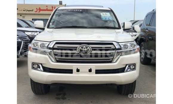 Nunua Imported Toyota Land Cruiser Nyeupe Gari ndani ya Import - Dubai nchini Arusha Nunua Imported Toyota Land Cruiser Nyeupe Gari ndani ya Import - Dubai nchini Arusha