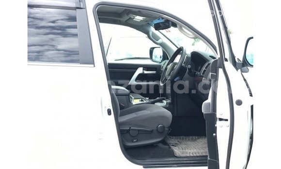 Nunua Imported Toyota Land Cruiser Nyeupe Gari ndani ya Import - Dubai nchini Arusha Nunua Imported Toyota Land Cruiser Nyeupe Gari ndani ya Import - Dubai nchini Arusha
