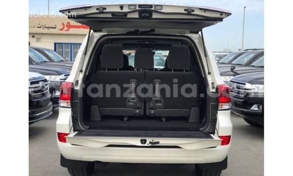 Nunua Imported Toyota Land Cruiser Nyeupe Gari ndani ya Import - Dubai nchini Arusha Nunua Imported Toyota Land Cruiser Nyeupe Gari ndani ya Import - Dubai nchini Arusha