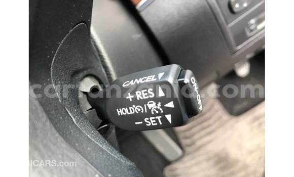 Nunua Imported Toyota Land Cruiser Nyeupe Gari ndani ya Import - Dubai nchini Arusha Nunua Imported Toyota Land Cruiser Nyeupe Gari ndani ya Import - Dubai nchini Arusha