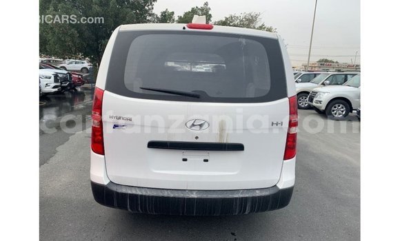Buy Import Hyundai Cargo White Car in Import - Dubai in Arusha Buy Import Hyundai Cargo White Car in Import - Dubai in Arusha
