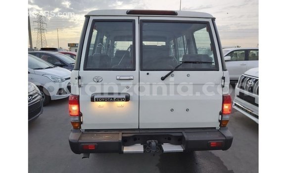 Buy Import Toyota Land Cruiser White Car in Import - Dubai in Arusha Buy Import Toyota Land Cruiser White Car in Import - Dubai in Arusha