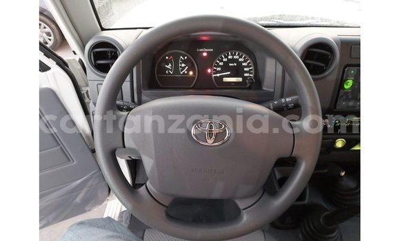 Buy Import Toyota Land Cruiser White Car in Import - Dubai in Arusha Buy Import Toyota Land Cruiser White Car in Import - Dubai in Arusha