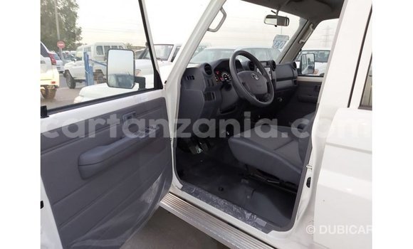 Buy Import Toyota Land Cruiser White Car in Import - Dubai in Arusha Buy Import Toyota Land Cruiser White Car in Import - Dubai in Arusha