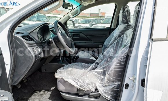 Nunua Imported Mitsubishi L200 Nyeupe Gari ndani ya Import - Dubai nchini Arusha Nunua Imported Mitsubishi L200 Nyeupe Gari ndani ya Import - Dubai nchini Arusha