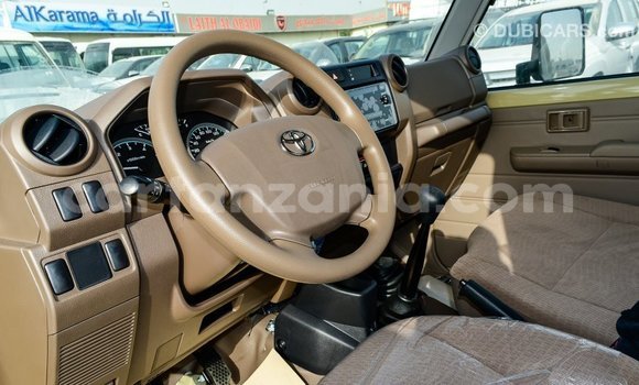 Nunua Imported Toyota Land Cruiser Beige Gari ndani ya Import - Dubai nchini Arusha Nunua Imported Toyota Land Cruiser Beige Gari ndani ya Import - Dubai nchini Arusha