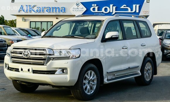 Nunua Imported Toyota Land Cruiser Nyeupe Gari ndani ya Import - Dubai nchini Arusha Nunua Imported Toyota Land Cruiser Nyeupe Gari ndani ya Import - Dubai nchini Arusha