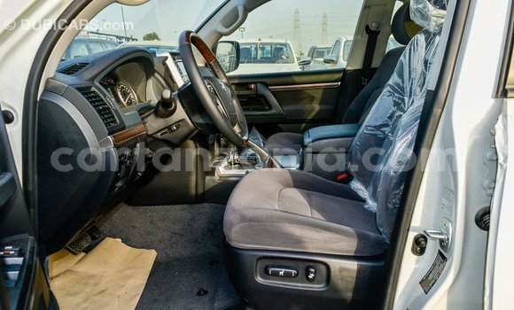 Nunua Imported Toyota Land Cruiser Nyeupe Gari ndani ya Import - Dubai nchini Arusha Nunua Imported Toyota Land Cruiser Nyeupe Gari ndani ya Import - Dubai nchini Arusha