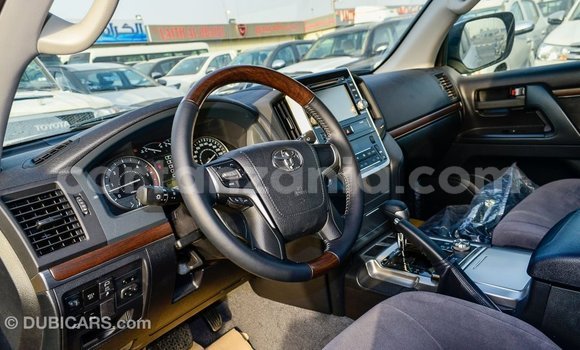 Nunua Imported Toyota Land Cruiser Nyeupe Gari ndani ya Import - Dubai nchini Arusha Nunua Imported Toyota Land Cruiser Nyeupe Gari ndani ya Import - Dubai nchini Arusha