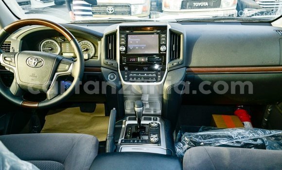 Nunua Imported Toyota Land Cruiser Nyeupe Gari ndani ya Import - Dubai nchini Arusha Nunua Imported Toyota Land Cruiser Nyeupe Gari ndani ya Import - Dubai nchini Arusha