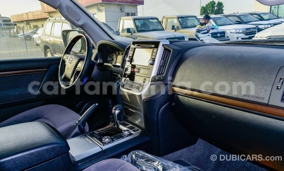 Nunua Imported Toyota Land Cruiser Nyeupe Gari ndani ya Import - Dubai nchini Arusha Nunua Imported Toyota Land Cruiser Nyeupe Gari ndani ya Import - Dubai nchini Arusha